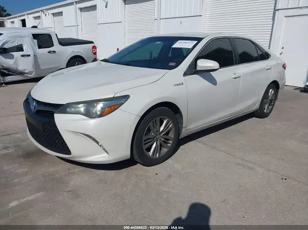 4T1BD1FK6HU222814 2017 TOYOTA CAMRY - Image 2