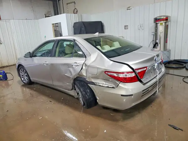 4T1BD1FK6HU228273 2017 TOYOTA CAMRY - Image 2