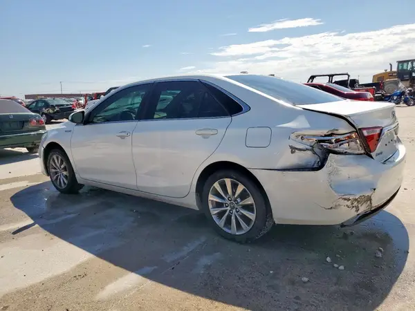 4T1BD1FK7HU213135 2017 TOYOTA CAMRY - Image 2