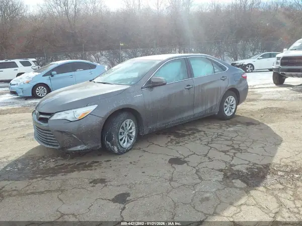 4T1BD1FK7HU215340 2017 TOYOTA CAMRY - Image 2