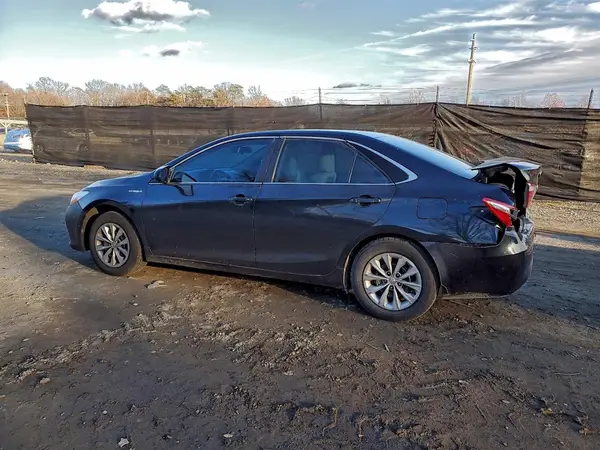 4T1BD1FK7HU217766 2017 TOYOTA CAMRY - Image 2