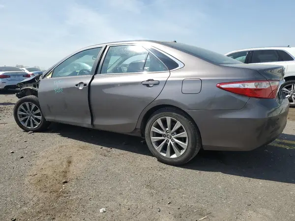 4T1BD1FK7HU218657 2017 TOYOTA CAMRY - Image 2