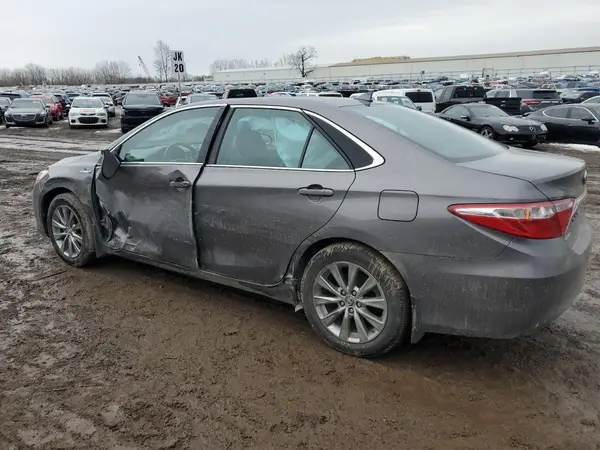 4T1BD1FK7HU228461 2017 TOYOTA CAMRY - Image 2