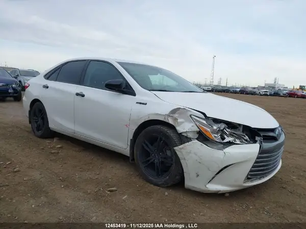 4T1BD1FK8GU200215 2016 TOYOTA CAMRY - Image 1