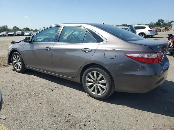 4T1BD1FK8HU204492 2017 TOYOTA CAMRY - Image 2