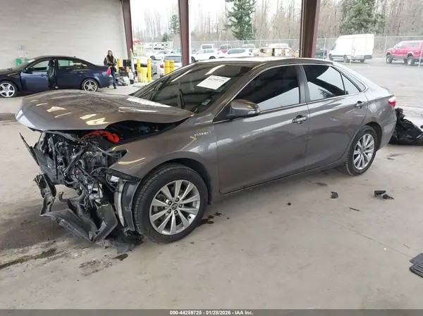 4T1BD1FK8HU228047 2017 TOYOTA CAMRY - Image 2