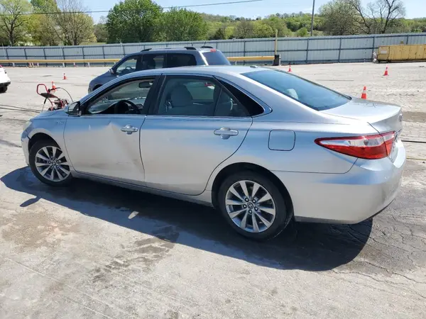 4T1BD1FK9HU202766 2017 TOYOTA CAMRY - Image 2