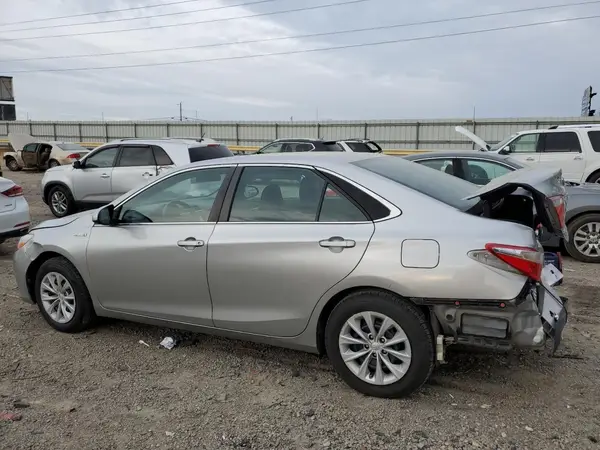 4T1BD1FK9HU210950 2017 TOYOTA CAMRY - Image 2