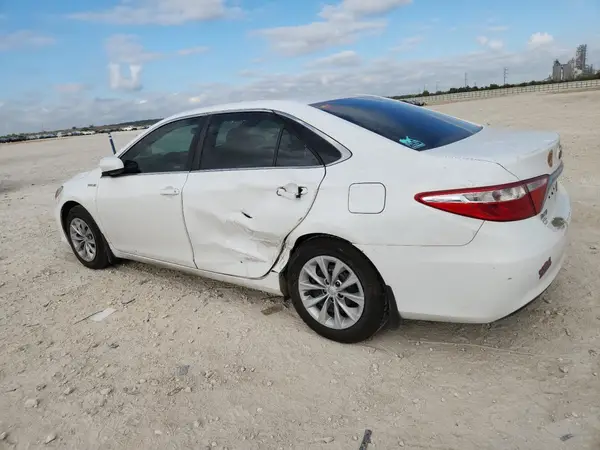 4T1BD1FK9HU214500 2017 TOYOTA CAMRY - Image 2