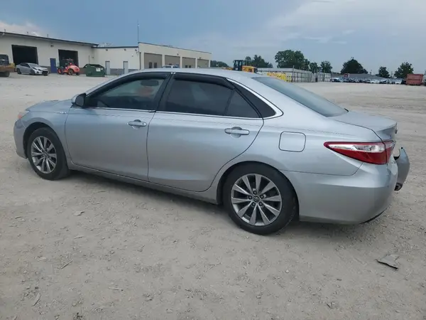 4T1BD1FK9HU215355 2017 TOYOTA CAMRY - Image 2