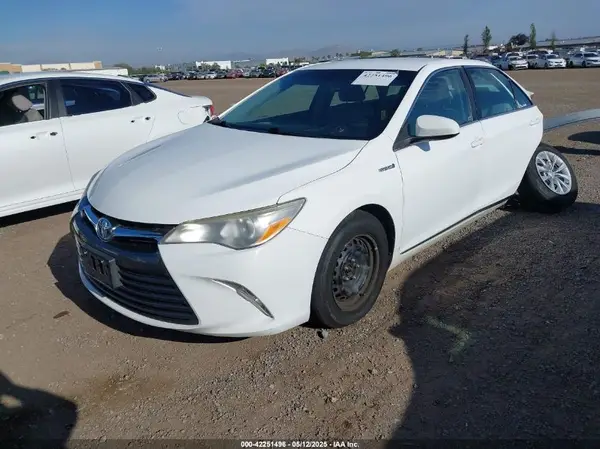 4T1BD1FK9HU216523 2017 TOYOTA CAMRY - Image 2