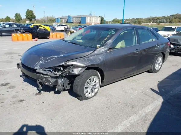 4T1BD1FK9HU217509 2017 TOYOTA CAMRY - Image 2