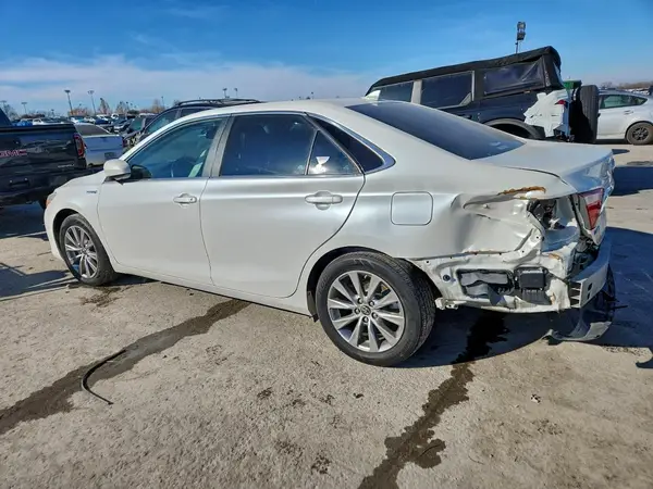 4T1BD1FK9HU219230 2017 TOYOTA CAMRY - Image 2