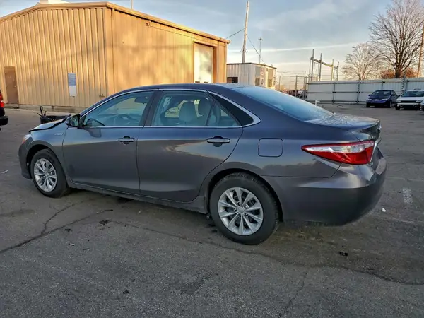 4T1BD1FK9HU219339 2017 TOYOTA CAMRY - Image 2