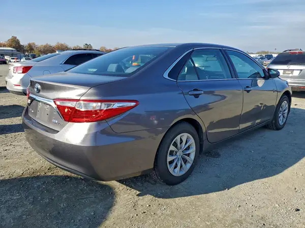 4T1BD1FKXHU217390 2017 TOYOTA CAMRY - Image 2