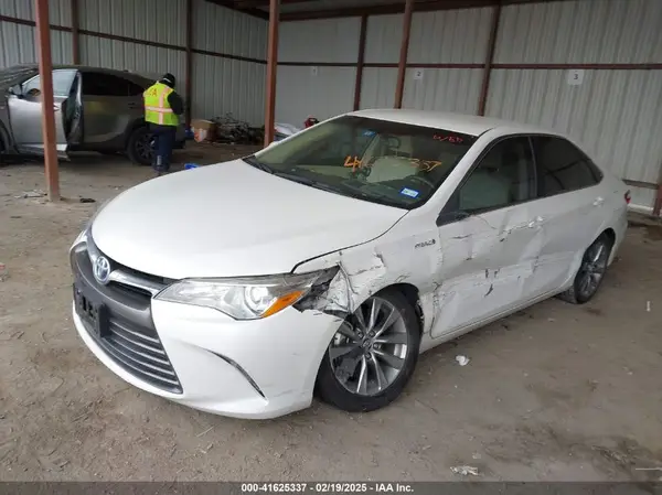 4T1BD1FKXHU218247 2017 TOYOTA CAMRY - Image 2