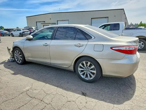 4T1BD1FKXHU221973 2017 TOYOTA CAMRY - Image 2