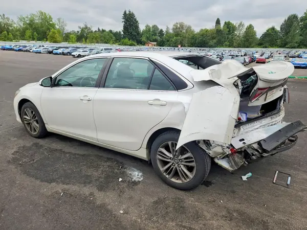 4T1BF1FK0GU125648 2016 TOYOTA CAMRY - Image 2