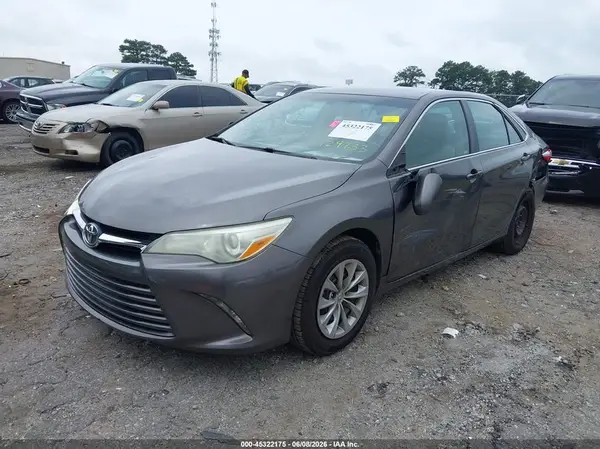 4T1BF1FK0GU129733 2016 TOYOTA CAMRY - Image 2