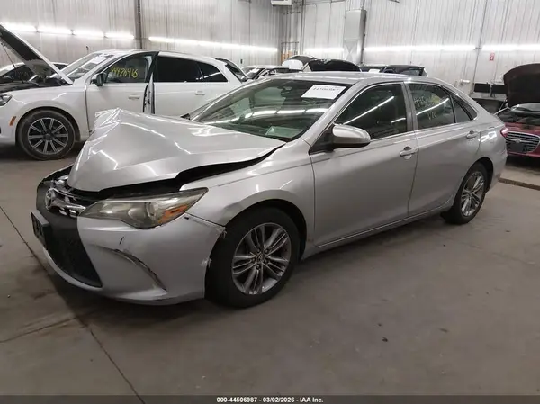 4T1BF1FK0GU130266 2016 TOYOTA CAMRY - Image 2