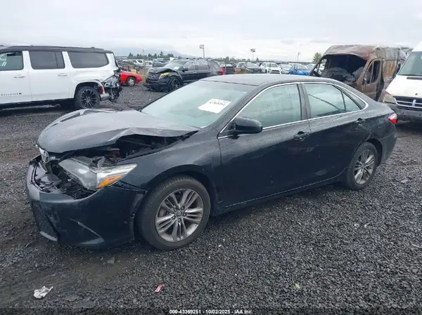 4T1BF1FK0GU130946 2016 TOYOTA CAMRY - Image 2