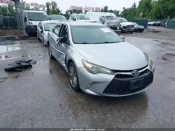 4T1BF1FK0GU136231 2016 TOYOTA CAMRY - Image 1