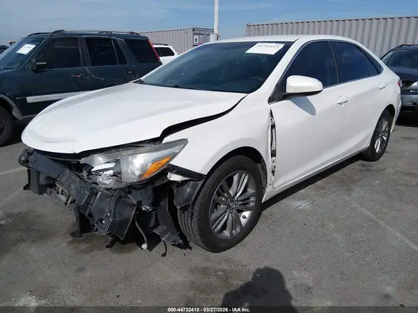 4T1BF1FK0GU136925 2016 TOYOTA CAMRY - Image 2