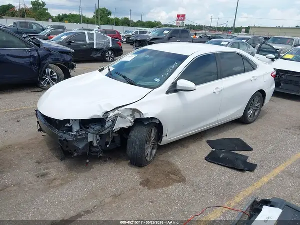 4T1BF1FK0GU137315 2016 TOYOTA CAMRY - Image 2