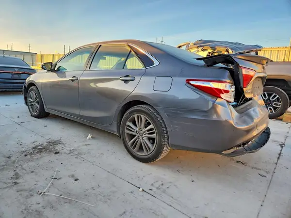 4T1BF1FK0GU137377 2016 TOYOTA CAMRY - Image 2