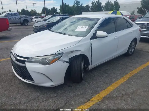 4T1BF1FK0GU138710 2016 TOYOTA CAMRY - Image 2