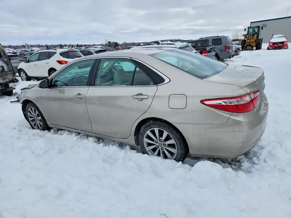 4T1BF1FK0GU138786 2016 TOYOTA CAMRY - Image 2