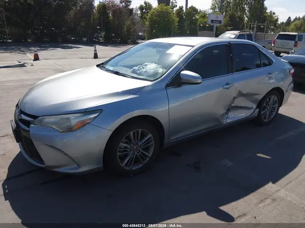 4T1BF1FK0GU138805 2016 TOYOTA CAMRY - Image 2