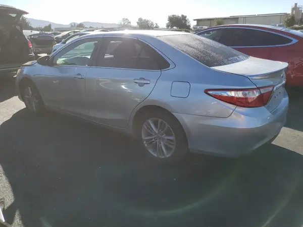 4T1BF1FK0GU139596 2016 TOYOTA CAMRY - Image 2
