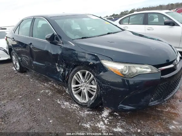 4T1BF1FK0GU142739 2016 TOYOTA CAMRY - Image 1