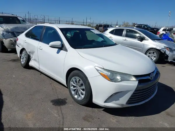 4T1BF1FK0GU144085 2016 TOYOTA CAMRY - Image 1