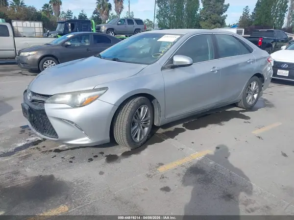 4T1BF1FK0GU144183 2016 TOYOTA CAMRY - Image 2