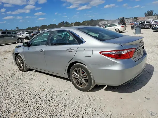 4T1BF1FK0GU148198 2016 TOYOTA CAMRY - Image 2
