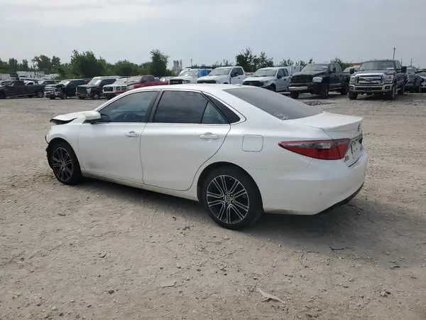 4T1BF1FK0GU156320 2016 TOYOTA CAMRY - Image 2