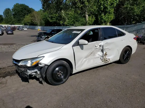 4T1BF1FK0GU156964 2016 TOYOTA CAMRY - Image 1