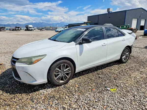 4T1BF1FK0GU161257 2016 TOYOTA CAMRY - Image 1