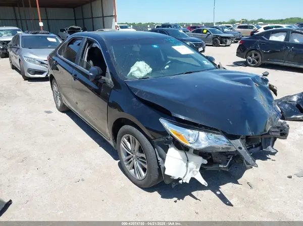 4T1BF1FK0GU162098 2016 TOYOTA CAMRY - Image 1