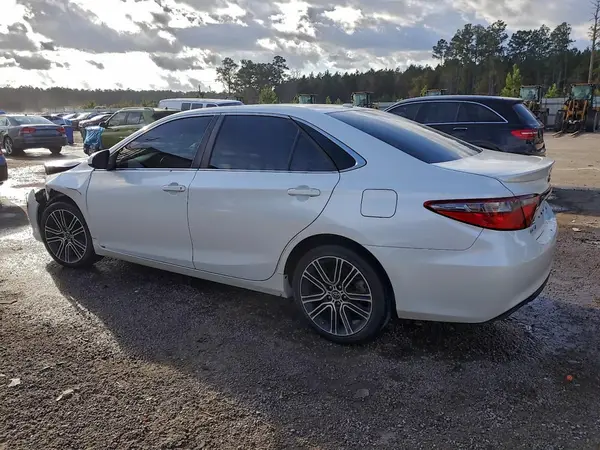 4T1BF1FK0GU162151 2016 TOYOTA CAMRY - Image 2