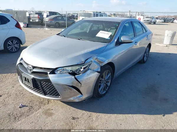 4T1BF1FK0GU164191 2016 TOYOTA CAMRY - Image 2