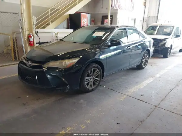 4T1BF1FK0GU165373 2016 TOYOTA CAMRY - Image 2