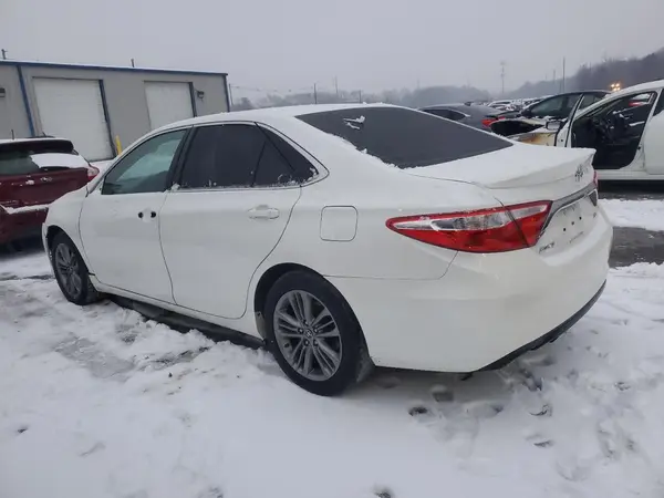 4T1BF1FK0GU167138 2016 TOYOTA CAMRY - Image 2