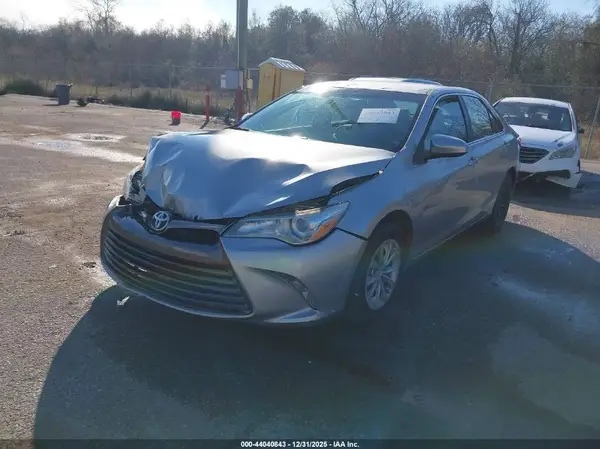 4T1BF1FK0GU168208 2016 TOYOTA CAMRY - Image 2