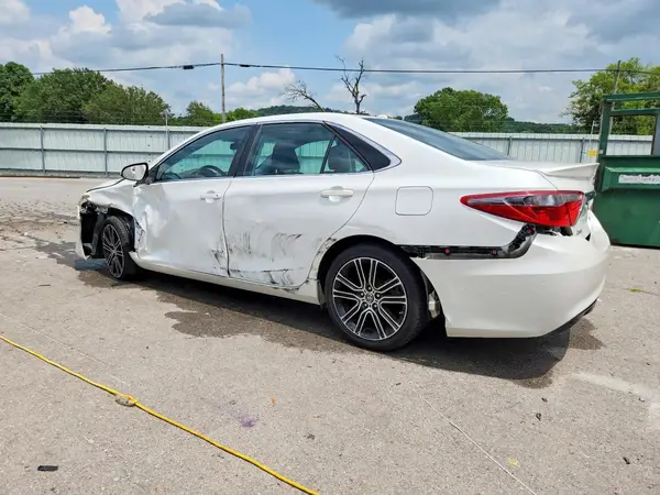 4T1BF1FK0GU168578 2016 TOYOTA CAMRY - Image 2