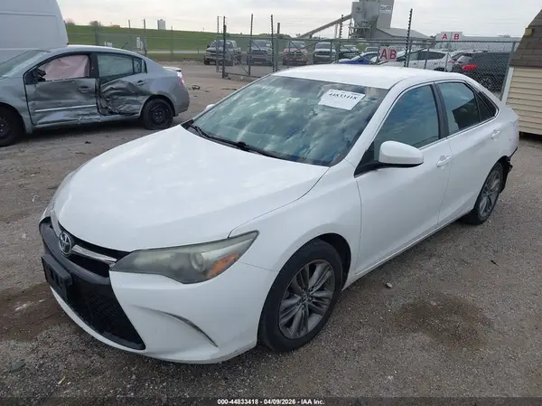 4T1BF1FK0GU169441 2016 TOYOTA CAMRY - Image 2