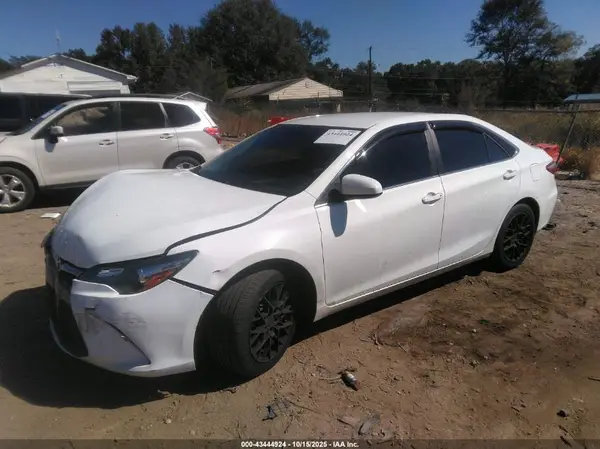 4T1BF1FK0GU169732 2016 TOYOTA CAMRY - Image 2