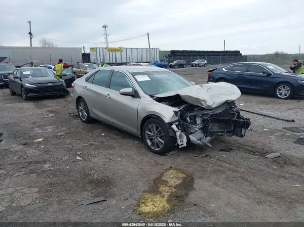 4T1BF1FK0GU170962 2016 TOYOTA CAMRY - Image 1